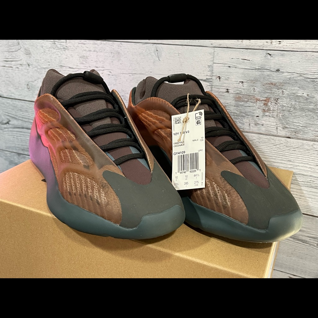 New! Men's Adidas Yeezy 700 V3 "Copper Fade". Style: Gy4109. Us Size 10.5.